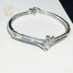 V shaped bracelet - Image 2