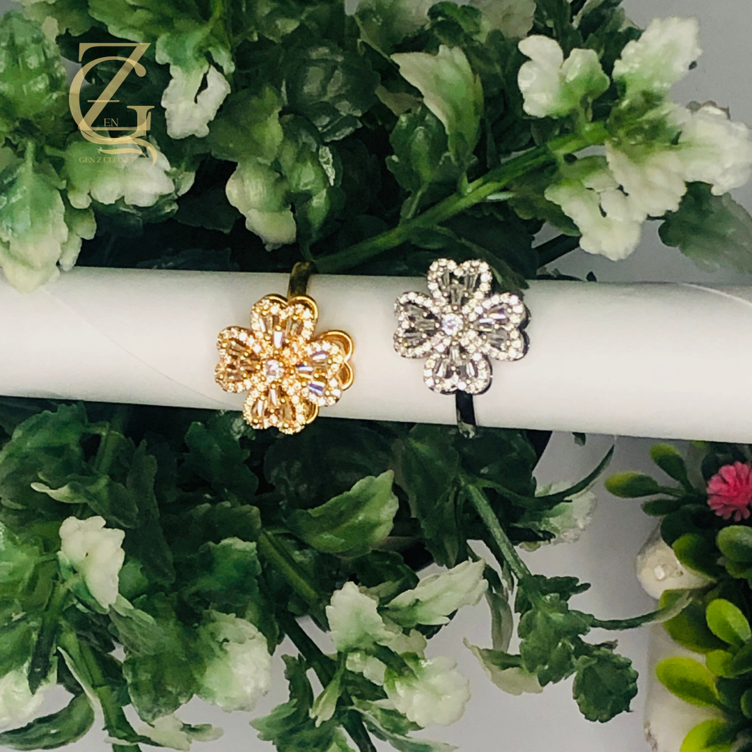 140 zircon-studded clover rings - Image 1