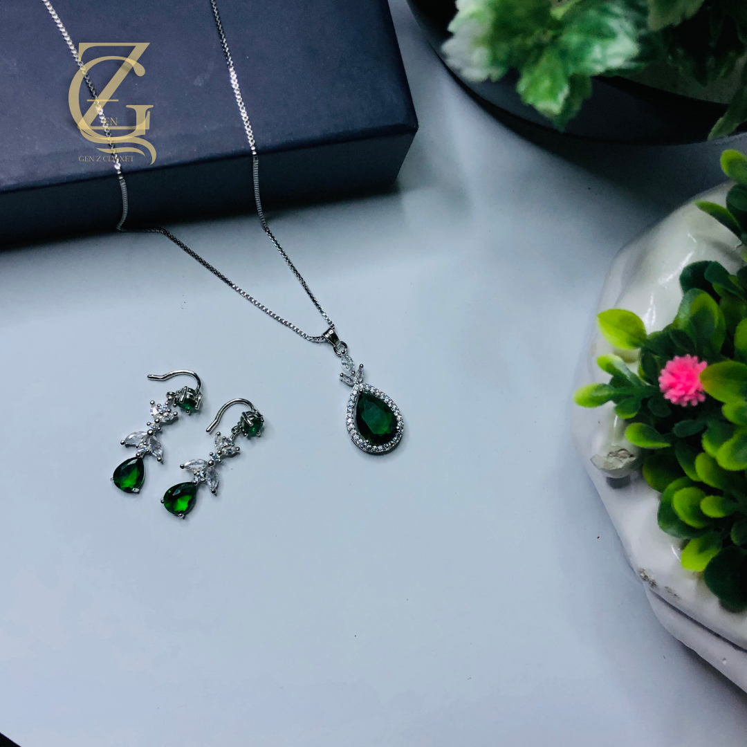 490 Emerald Teardrop Jewelry Set - Image 1